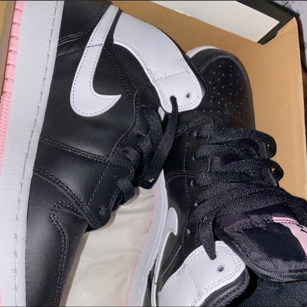 Black & Pink Jordan 1